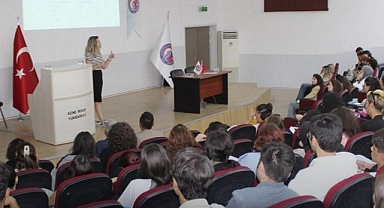Ezine MYO’da kariyer planlama sunumu