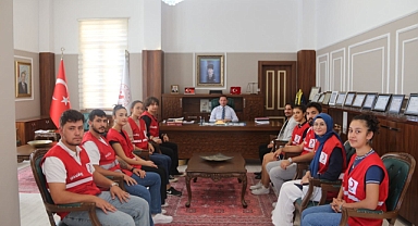 Genç Kızılay ekibinden Kaymakam Kayabaşı'ya ziyaret