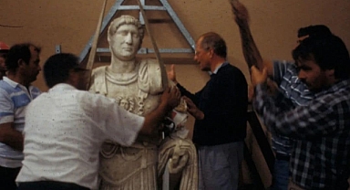 Hadrian'ın Kafası Yerine Takıldı