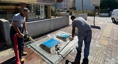 Kepez'de yer altı konteynerleri temizleniyor