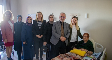 AK Parti Çanakkale İl Başkanlığı'ndan huzurevine anlamlı ziyaret