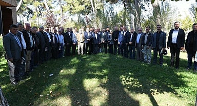 AK Parti heyeti muhtarlar ile buluştu