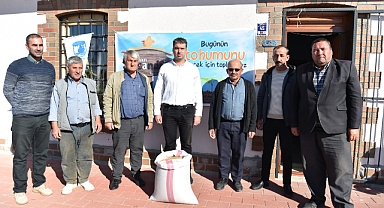 Çanakkale Belediyesi, üreticilere 7 ton atalık buğday tohumu dağıttı