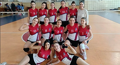Çanakkale Koleji Yıldız Kız Voleybol Takımı sezona galibiyetle başladı
