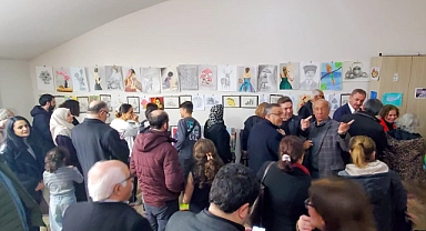 CHP Çanakkale Milletvekili İsmet Güneşhan’dan sanat sergisi ziyareti
