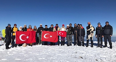 Cumhuriyet coşkusu Ilgaz Dağı zirvesinde yaşandı