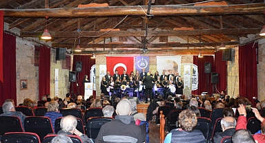 Küçükkuyu'da 10 Kasım Atatürk'ü Anma Konseri ve Saygı Yürüyüşü düzenlendi
