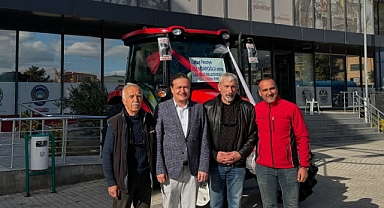 Lapseki Belediyesi'ne traktör hibesi