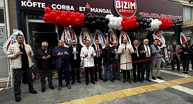 Şadan Doğan, "Bizim Köfteci"nin açılışına katıldı