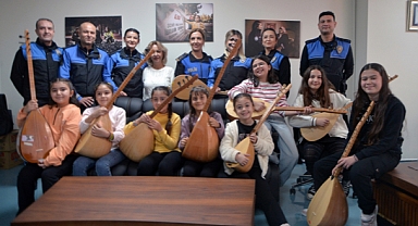 Adana’da Dezavantajlı Çocuklardan Bağlama Dinletisi