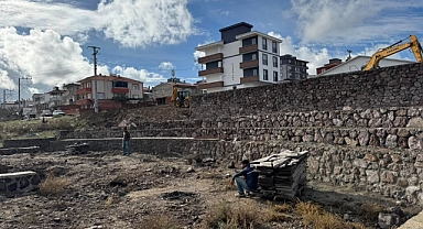 Ayvacık’ta 700 kişilik amfi tiyatro inşaatı sürüyor