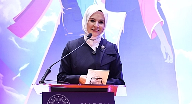 Bakan Göktaş, "Geleceğe İşbaşı" mezuniyet töreninde genç kızlara umut verdi