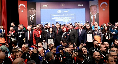 Bakan Yerlikaya, 5 Aralık Dünya Gönüllüler Günü sertifika teslim töreninde