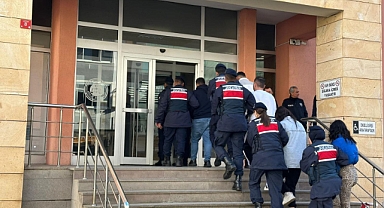 Çanakkale'de kendilerini jandarma olarak tanıtan dolandırıcılar tutuklandı