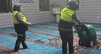 Gökçeada Belediyesi’nden Fatih Camisi’nde halı temizliği
