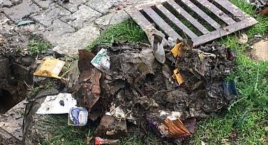 Kepez Belediyesi yağmur suyu kanalları temizliğine devam ediyor