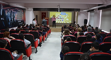 Lapseki'de Çocuk Hakları semineri