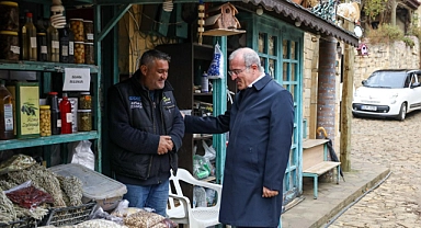 Vali Toraman, Ayvacık'ta esnafı ziyaret etti