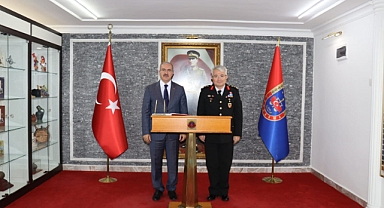 Vali Toraman’dan Balıkesir İl Jandarma ve İl Emniyet Müdürlüklerine ziyaret