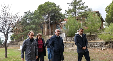 Vali Toraman ve eşi Neşe Toraman, Eğitim Tarihi Müzesini ziyaret etti