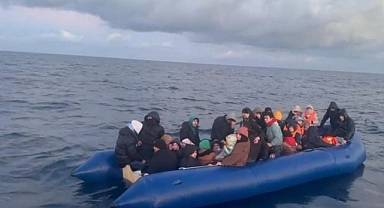 Çanakkale açıklarında 22 göçmen ve 24 çocuk kurtarıldı