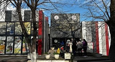 Çanakkale İl Halk Kütüphanesi ziyaretçilerine zengin hizmetler sunuyor