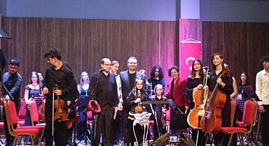 ÇOMÜ Çocuk ve Gençlik Orkestrası'ndan Yeni Yıl Konseri