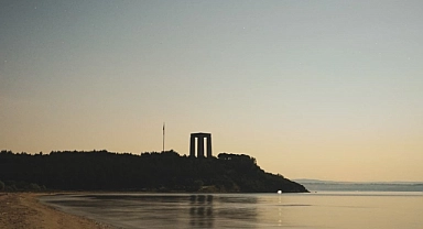 Göğe Yükselen Kahramanlık: Çanakkale Şehitler Abidesi