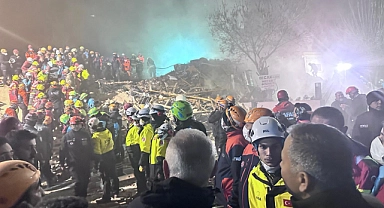 Konya'da çöken binada arama kurtarma çalışmaları devam ediyor