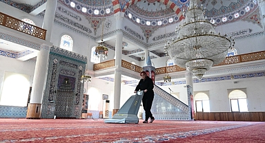 Biga'da Ramazan öncesinde camiler temizleniyor