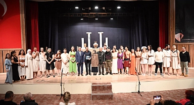Biga İlçe Tiyatrosu, "Lysistrata - Kadınların Savaşı" ile sezonu açtı