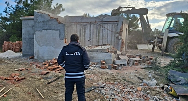 Bozcaada Belediyesi'nden kaçak yapılarla mücadele