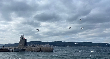 Çanakkale’de Hava Soğudu: Dev Dalgalar Kıyıya Vurdu