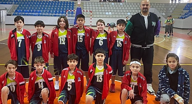 Çanakkale Koleji Küçük Erkek Basketbol takımı sezonun ilk maçını kazandı