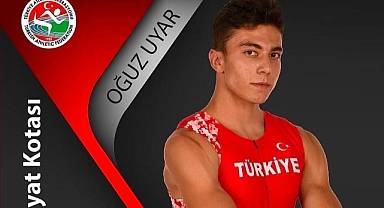 Çanakkaleli Milli Atlet Oğuz Uyar, Amerika’da Türkiye Rekorunu Kırdı