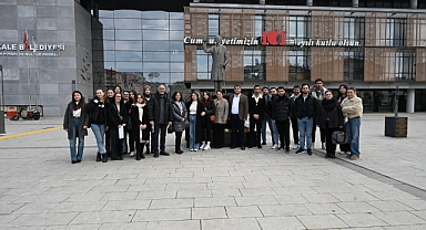 ÇOMÜ öğrencileri Yeşil Yerel Yönetim Binası ve Kültür Merkezini ziyaret etti