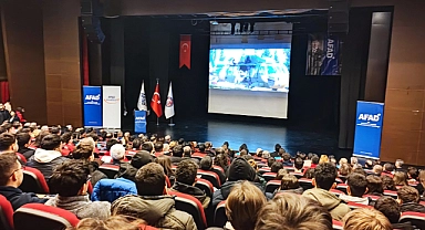 Depremin 2'nci yılında Çanakkale'de anma töreni