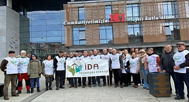 İDA Dayanışma Derneği'nden tahliye kararına Belediye önünde protesto