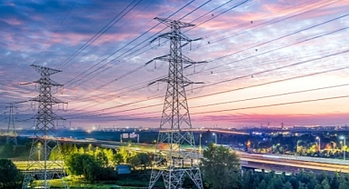 IEA: Enerji bazlı sektörler genişledikçe küresel elektrik talebinin hızlanması bekleniyor