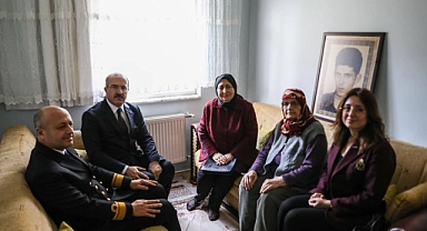 Vali Toraman ve eşi, şehit ailelerini ziyaret etti