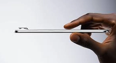 Akıllı telefon pazarında dünyanın en incesi sahnede!