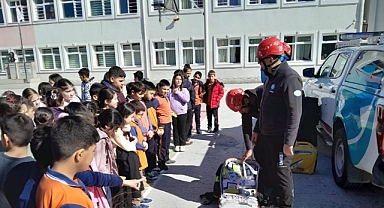 Atatürk İlkokulu'nda Deprem Tahliye Tatbikatı Gerçekleştirildi