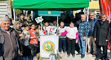 Ayvacık'ta vatandaşlara fidan dağıtıldı