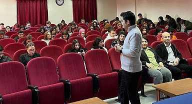 Biga İktisadi ve İdari Bilimler Fakültesi öğrencilerine iş kulübü eğitimi verildi