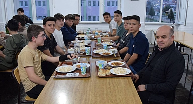 Çan Kaymakamı Dr. Emre Nebioğlu, Fen Lisesi öğrencileriyle iftar yaptı