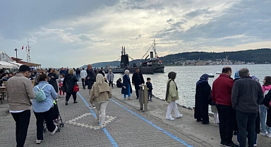 Çanakkale’de bayramın ikinci gününde vatandaşlar İskele Meydanı'na akın etti