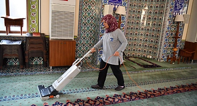Çanakkale'de camilerde temizlik çalışmaları devam ediyor...