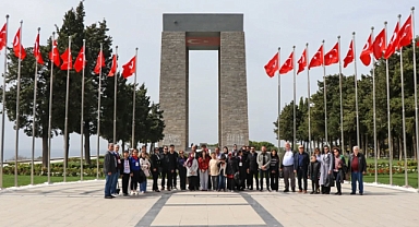 Çanakkale Savaşları’nın 110. yıl dönümü temalı yarışmada dereceye giren öğrencilerden Şehitlik ziyareti