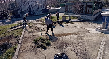 Çocuk parkı temizlendi
