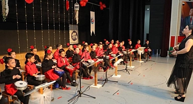 Darbuka çalmayı bidonlarla öğrenen ilkokul öğrencileri, konser vermeye başladı
